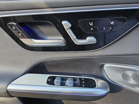 Used 2025 Mercedes-Benz GLC 300 4MATIC image 26