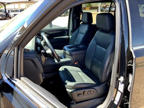 Used 2022 Chevrolet Suburban LT AWD/4WD image 8