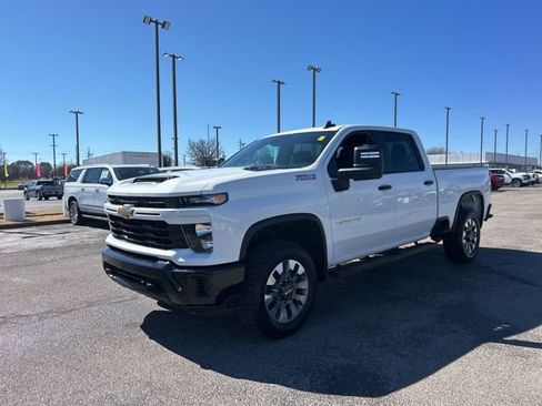 Used 2024 Chevrolet Silverado 2500 Custom w/ Custom Convenience Package image 7