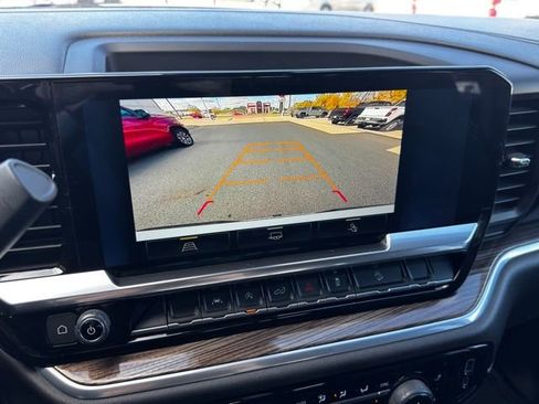 Used 2022 Chevrolet Silverado 1500 LT image 4