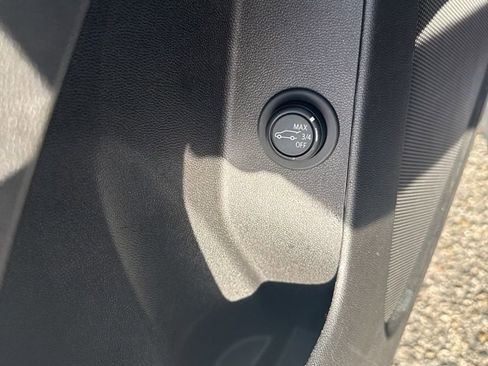 Used 2022 Chevrolet Equinox RS image 29