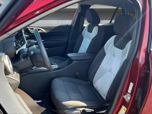 Used 2024 Chevrolet Trax LS w/ LS Convenience Package FWD image 20