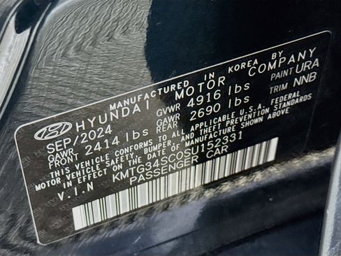 Used 2025 Genesis G70 2.5T image 30