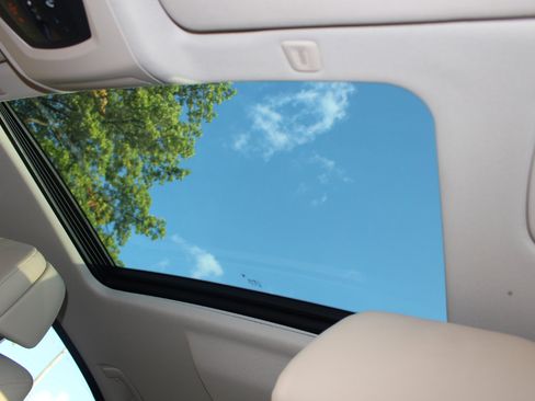 Used 2011 BMW 535i xDrive Sedan image 18