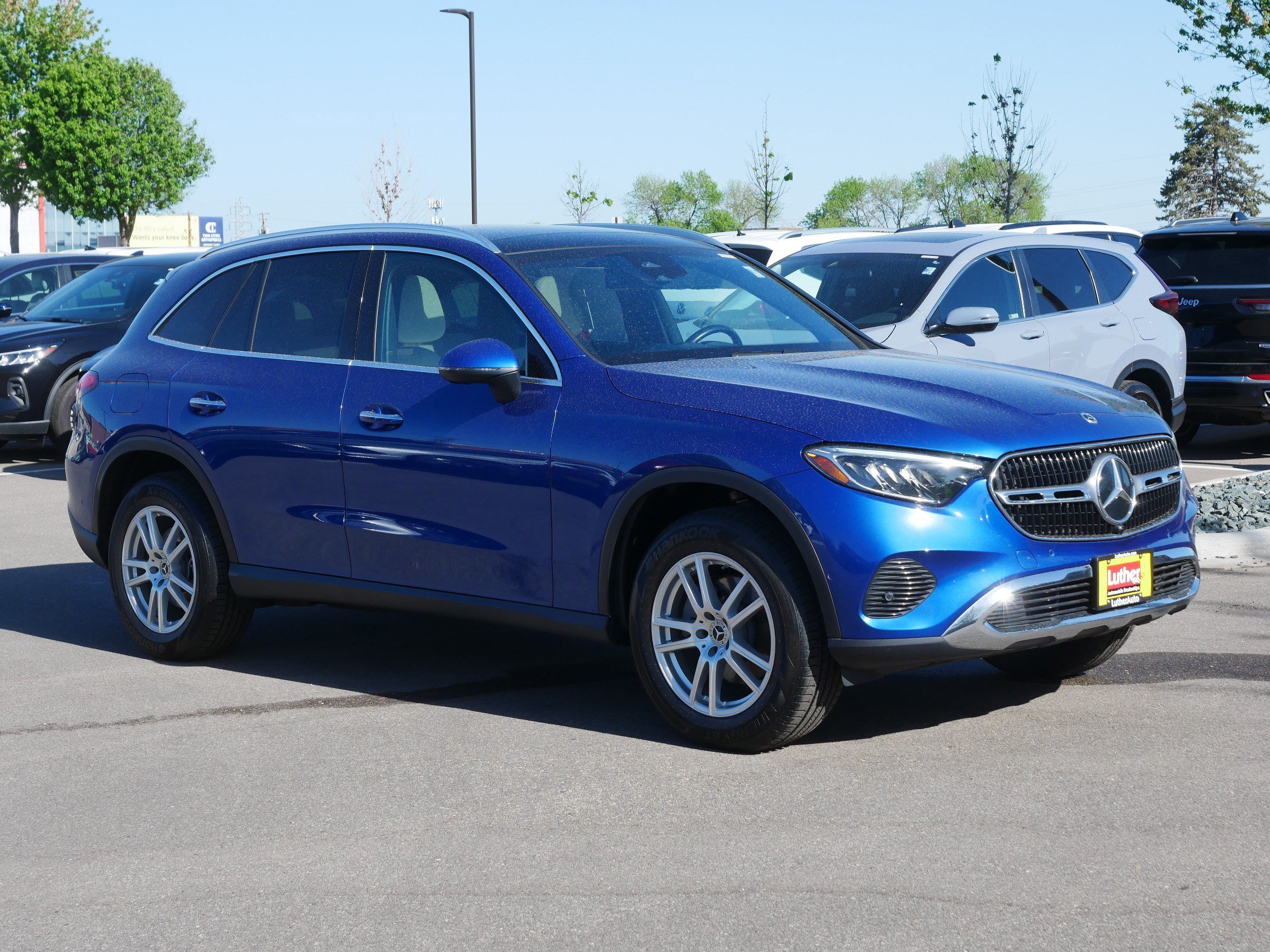 Used 2023 Mercedes-Benz GLC 300 4MATIC image 1