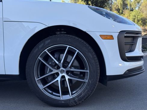 Used 2025 Porsche Macan image 12