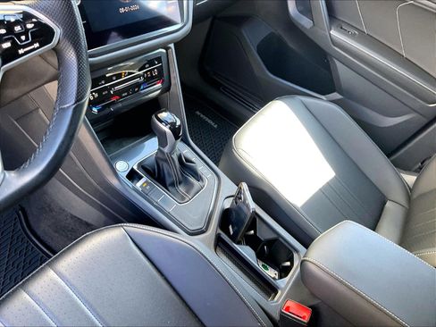 Certified 2023 Volkswagen Tiguan SE R-Line FWD image 17