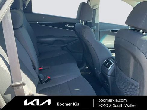 Certified 2020 Kia Sorento LX w/ LX I4 Convenience Package image 12