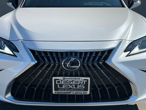 Used 2025 Lexus ES 300h w/ Premium Package FWD image 4
