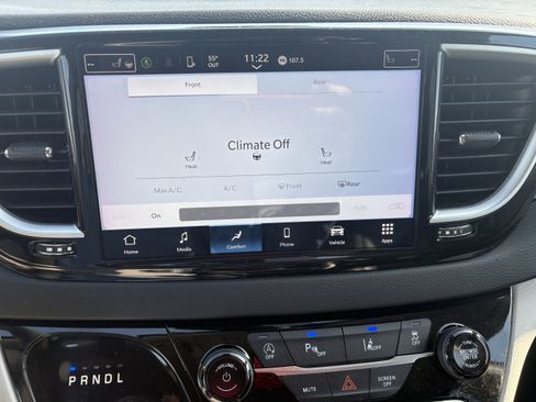 Used 2024 Chrysler Pacifica Touring-L image 7