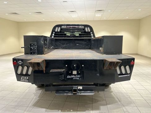 Used 2023 GMC Sierra 3500 Pro w/ Convenience Package image 4