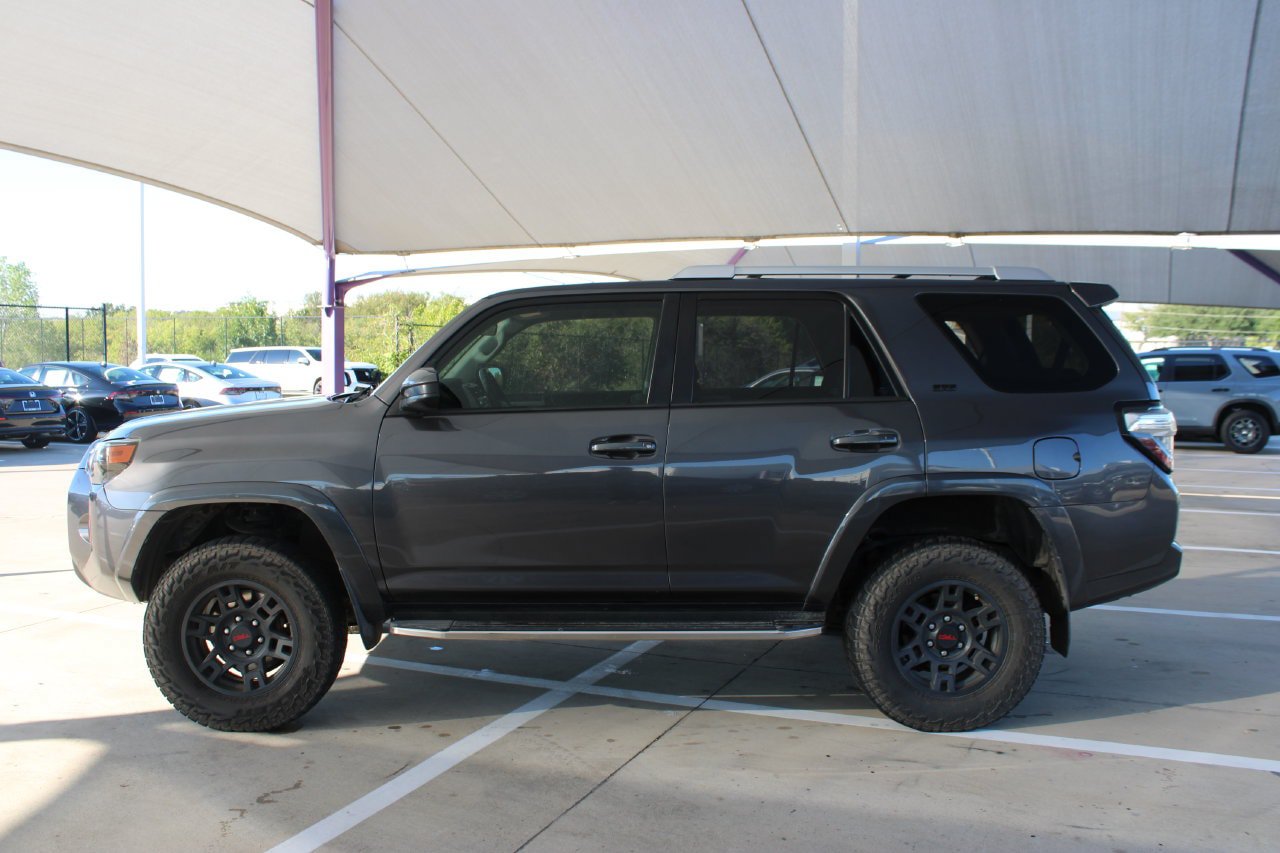 Used 2018 Toyota 4Runner SR5 RWD image 2