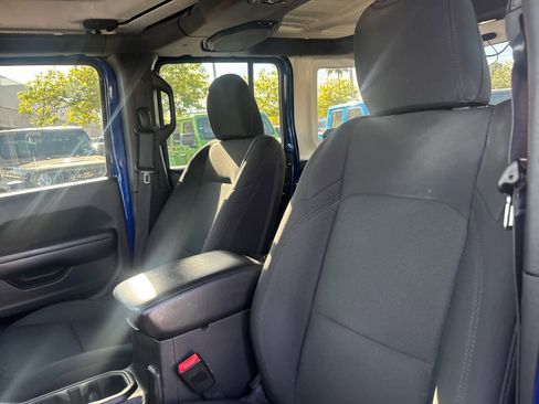 Used 2018 Jeep Wrangler Unlimited Sport image 16