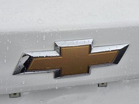 Used 2025 Chevrolet Trax LT w/ LT Convenience Package FWD image 14