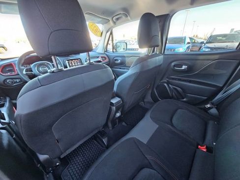 Used 2023 Jeep Renegade Trailhawk image 11