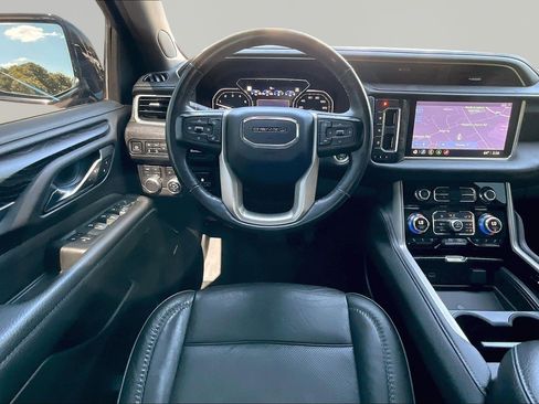 Used 2021 GMC Yukon Denali w/ Denali Premium Package AWD/4WD image 8