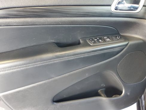 Used 2019 Jeep Grand Cherokee Altitude RWD image 14