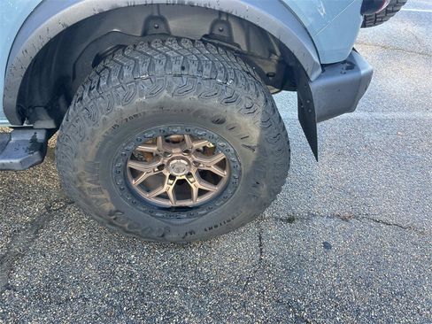 Used 2022 Ford Bronco Wildtrak image 11