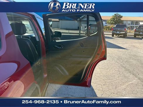 Used 2023 GMC Acadia AT4 w/ Technology Package image 17