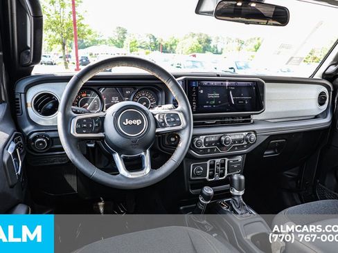 Used 2025 Jeep Wrangler Unlimited Sahara AWD/4WD image 28