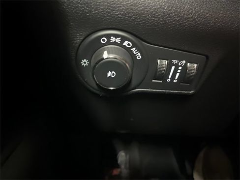 Used 2022 Jeep Compass Trailhawk w/ Trailhawk Convenience Group AWD/4WD image 29