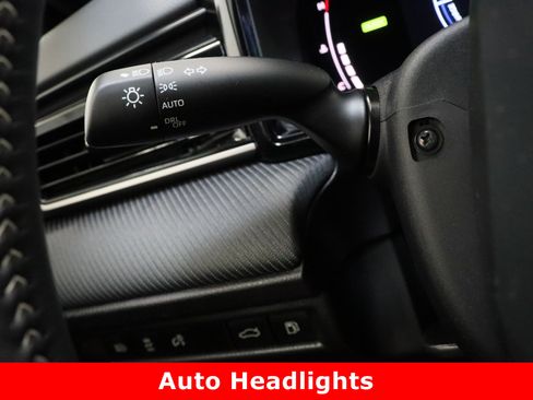 Used 2025 Toyota Camry SE w/ Convenience Package image 25