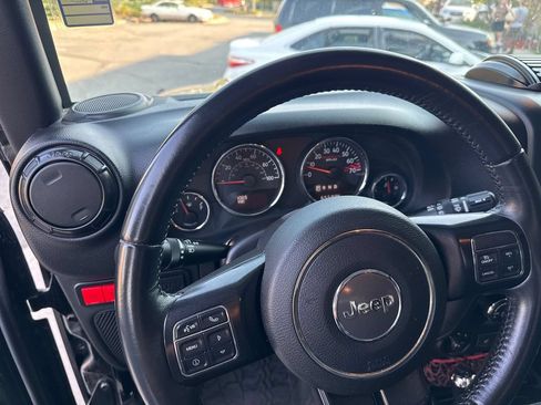 Used 2018 Jeep Wrangler Unlimited Rubicon AWD/4WD image 24