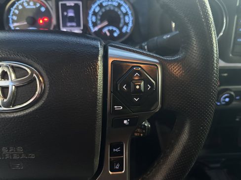 Used 2018 Toyota Tacoma SR5 w/ SR5 Appearance Package (SM) image 12