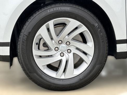 Used 2024 Land Rover Range Rover Evoque S image 11