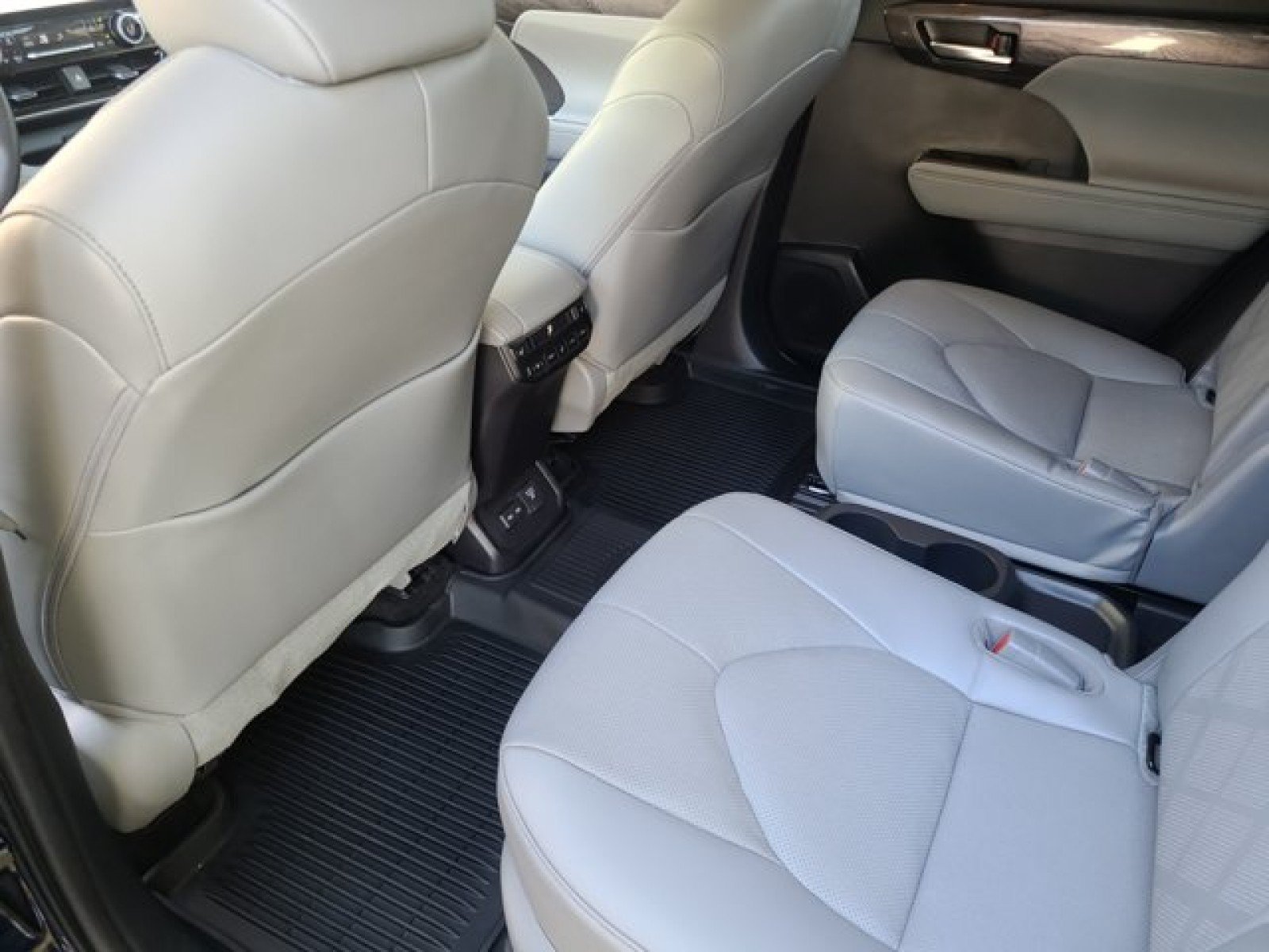 Used 2023 Toyota Highlander Platinum AWD/4WD image 39