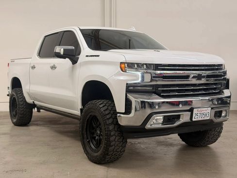 Used 2020 Chevrolet Silverado 1500 LTZ w/ Technology Package AWD/4WD image 3