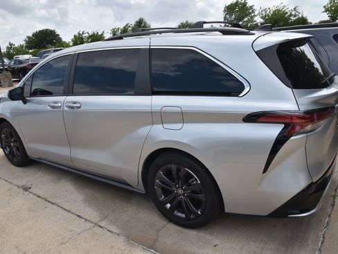 Used 2023 Toyota Sienna XSE w/ XSE Plus Package FWD image 7