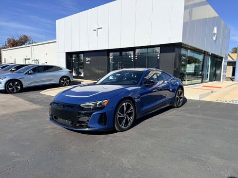 Used 2022 Audi e-tron GT Premium Plus w/ Performance Package image 2