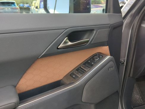 Used 2025 Lexus GX 550 w/ Accessory Package (Z1) image 12