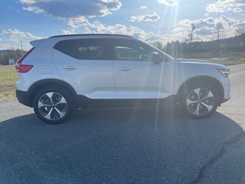 Used 2025 Volvo XC40 B5 Plus w/ Protection Package Premier AWD/4WD image 2