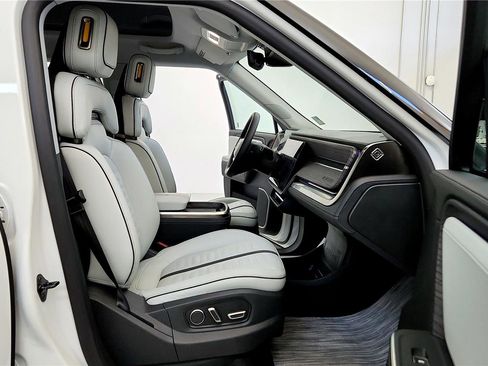 Used 2025 Rivian R1S Adventure image 17