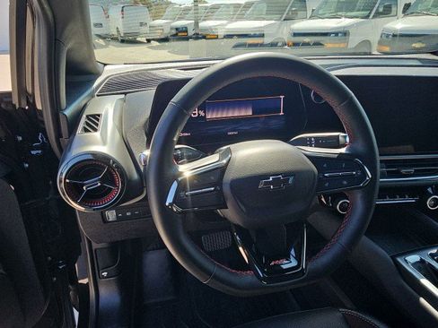 Used 2024 Chevrolet Equinox EV RS FWD image 11