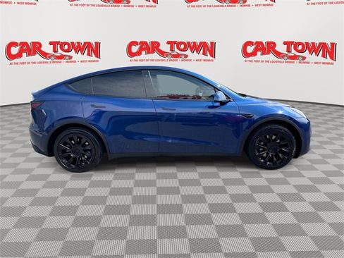 Used 2020 Tesla Model Y Long Range image 9