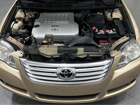 Used 2010 Toyota Avalon image 16