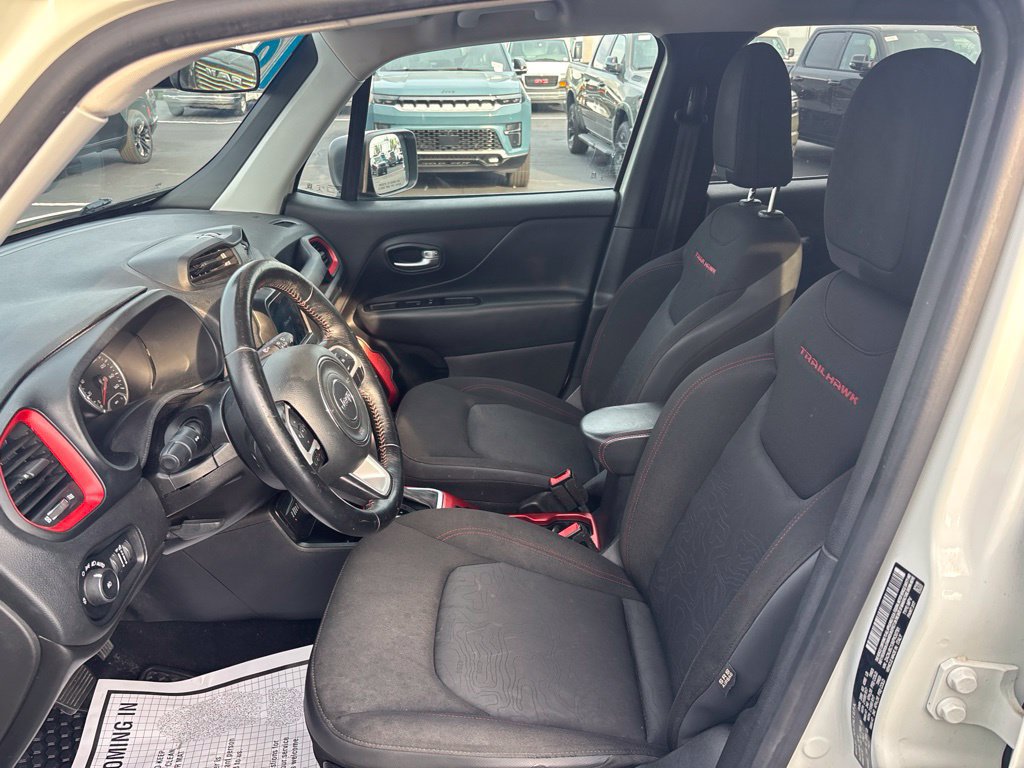 Used 2019 Jeep Renegade Trailhawk AWD/4WD image 23