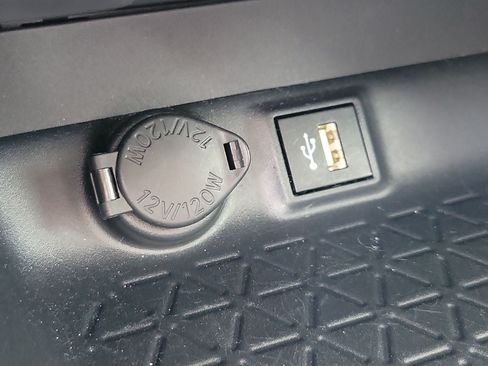 Used 2025 Toyota RAV4 XLE FWD image 28