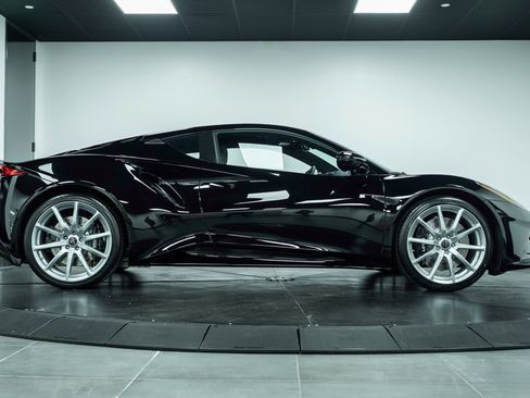 New 2025 Lotus Emira image 5