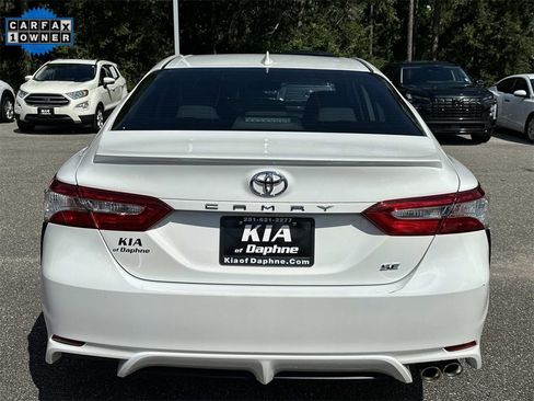 Used 2020 Toyota Camry SE image 3