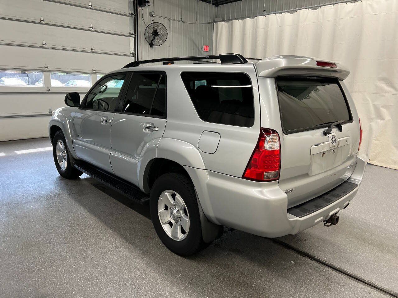 Used 2008 Toyota 4Runner SR5 w/ SR5 Extra Value Pkg 1 AWD/4WD image 6