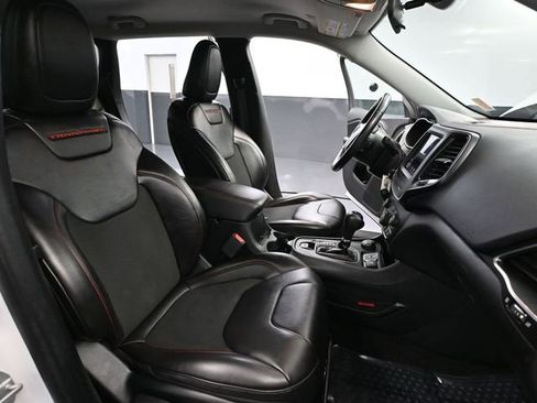 Used 2019 Jeep Cherokee Trailhawk image 44