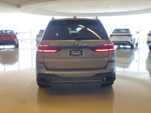 Used 2026 BMW X7 xDrive40i AWD/4WD image 9