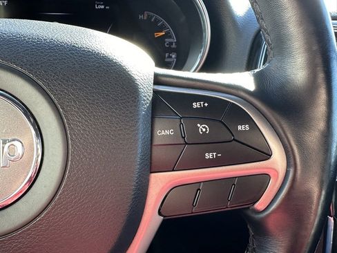 Used 2022 Jeep Grand Cherokee Laredo X image 23