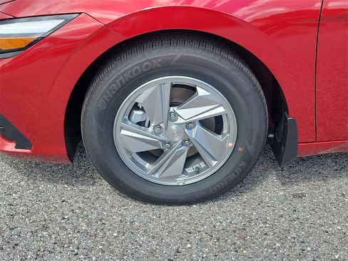 New 2025 Hyundai Elantra SE image 5