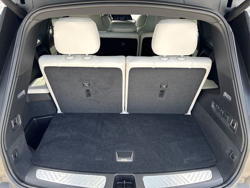 Certified 2026 Cadillac Vistiq Luxury image 12