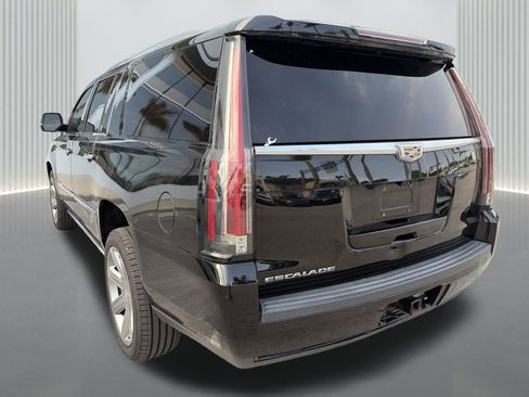 Used 2017 Cadillac Escalade ESV Premium Luxury RWD image 6